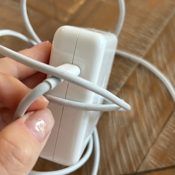 Apple 96W USB-C Power Adapter - Picture 6 of 6